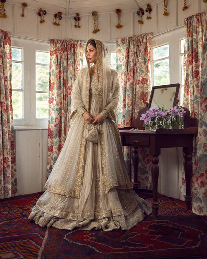 Faiza Saqlain Anamta ivory bridal pishwas