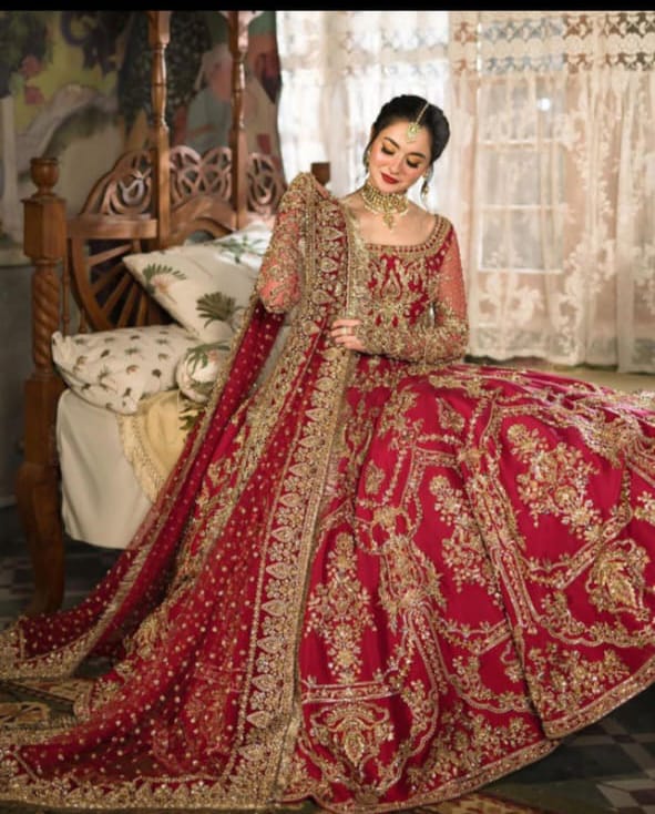 Faiza Saqlain Arusa deep red bridal lehenga