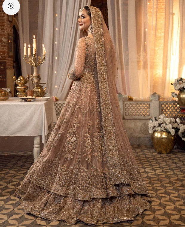 Faiza Saqlain Mahra embellished dupatta