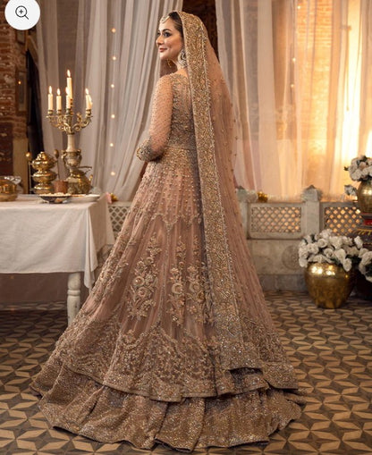 Faiza Saqlain Mahra embellished dupatta