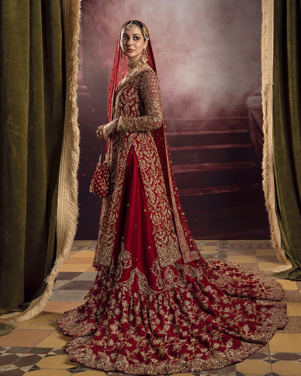 Faiza Saqlain Roushana crimson farshi lehenga