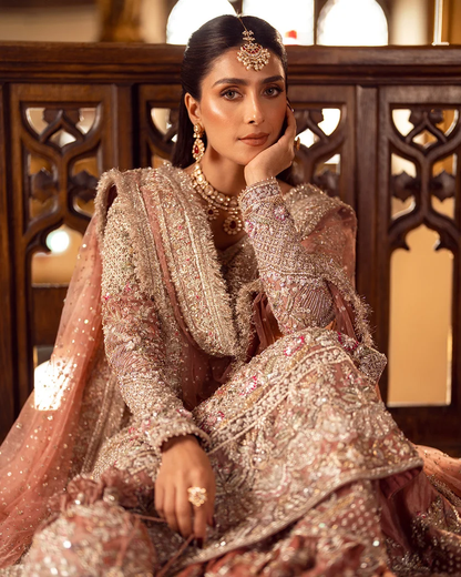 Faiza Saqlain – Amari